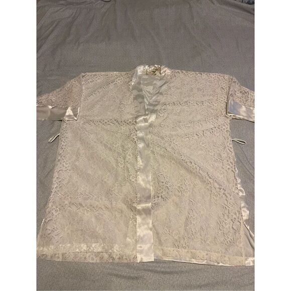 Victoria's Secret Other - Victorias Secret one size white lace gold label gold tag vintage robe bridal sat